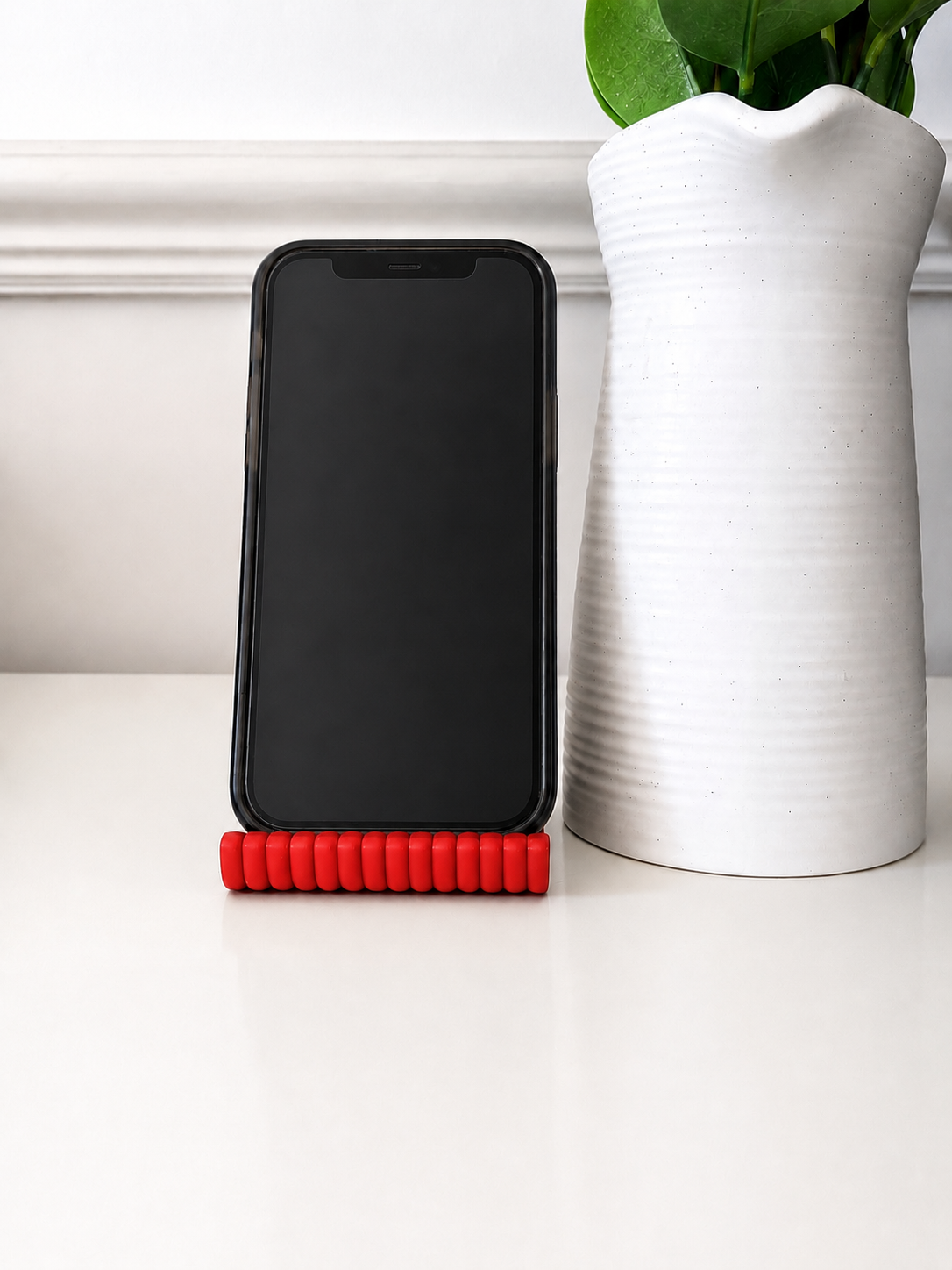 Modern Ribbed Phone Holder Stand – Minimalist Desk Phone Stand for Office & Home